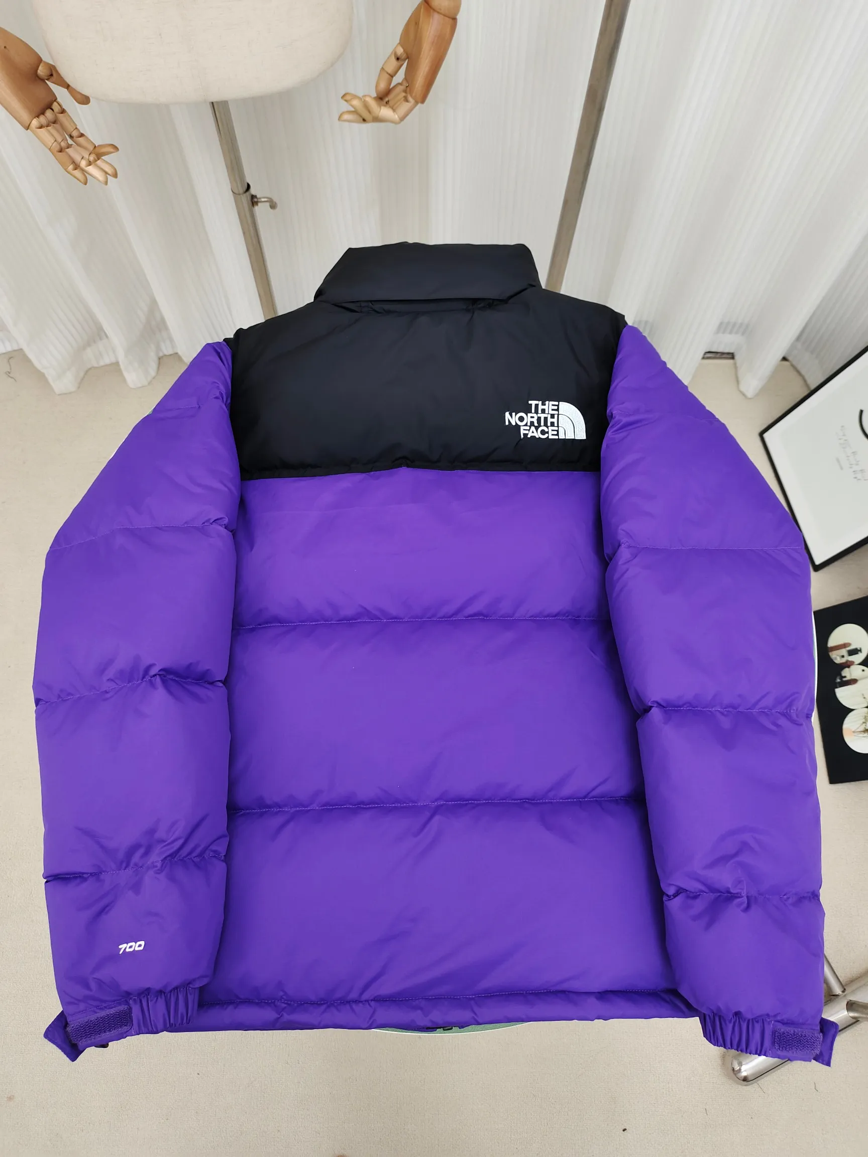 The North Face Classic 1996 ， Quality ， ，YKK ISO 9000Quality ZP ， Premium ， ， ， Lightweight 。Classic ， 。 。 Purple Size：XS-XXL